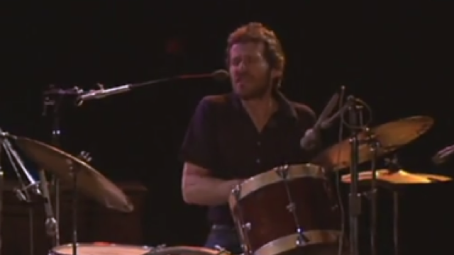 Take a load off, Levon